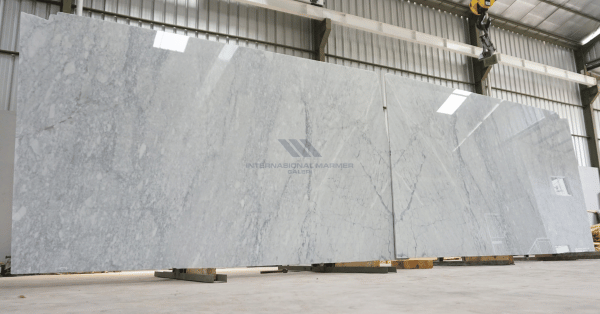Slab Marmer Putih berkualitas untuk lantai dan dinding interior